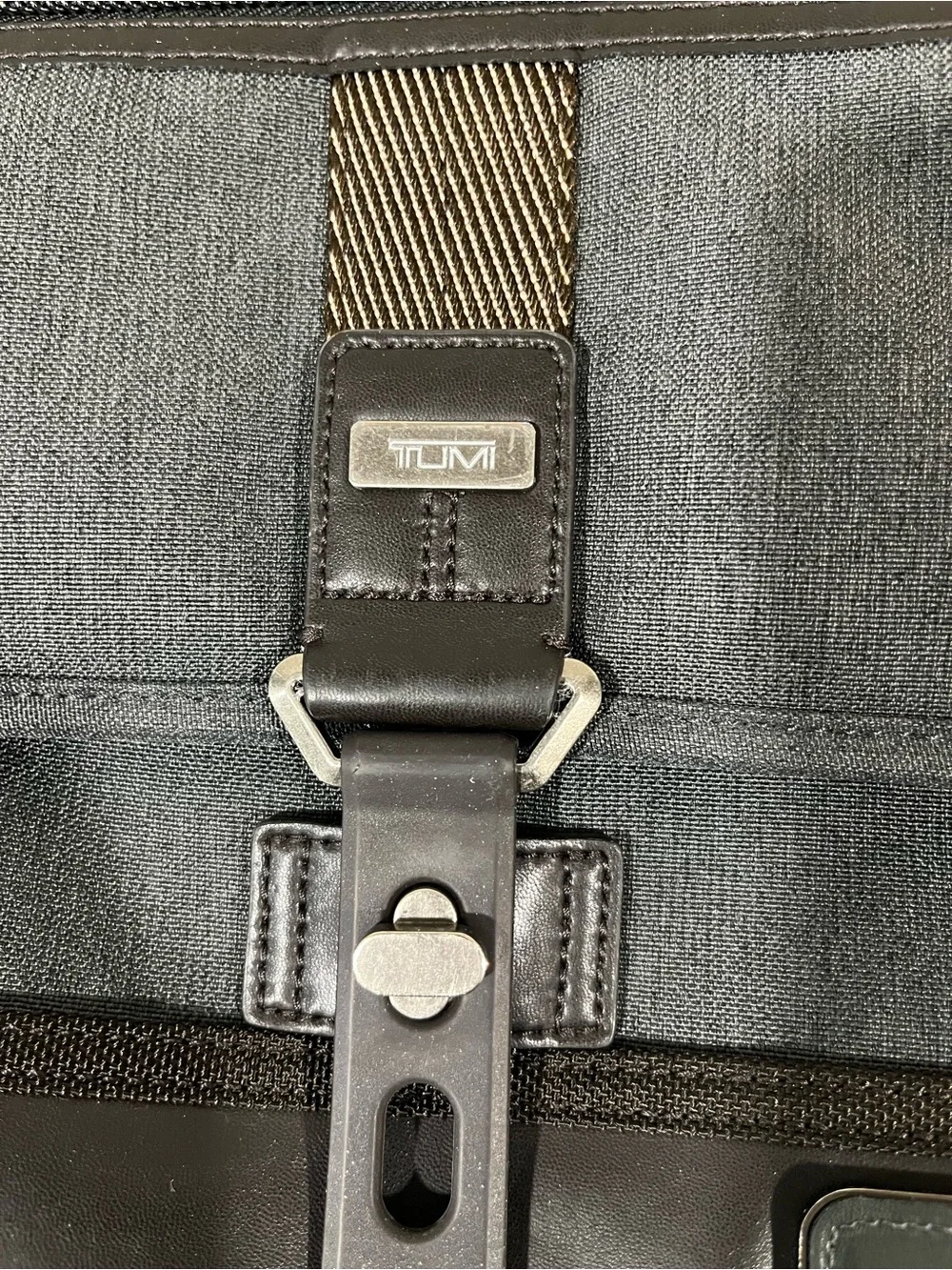 Tumi Alpha Bravo Annapolis Shoulder Bag Business Casual Leather Luxury Premium